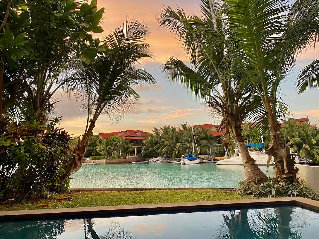4 Bedroom Maison with Private Pool